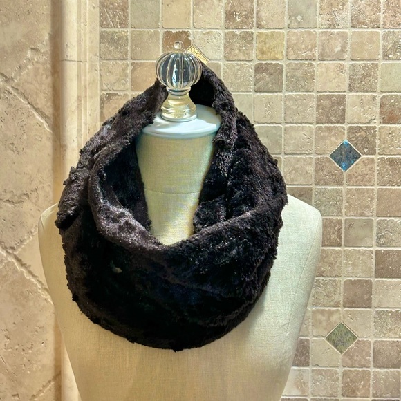 Baby Jade Luxe Cuddle Scarf in “Caviar” - Picture 2 of 3